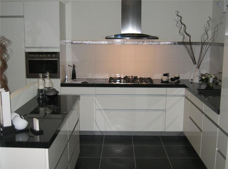 Keuken van grando zwart wit cubic ~ consenza for .