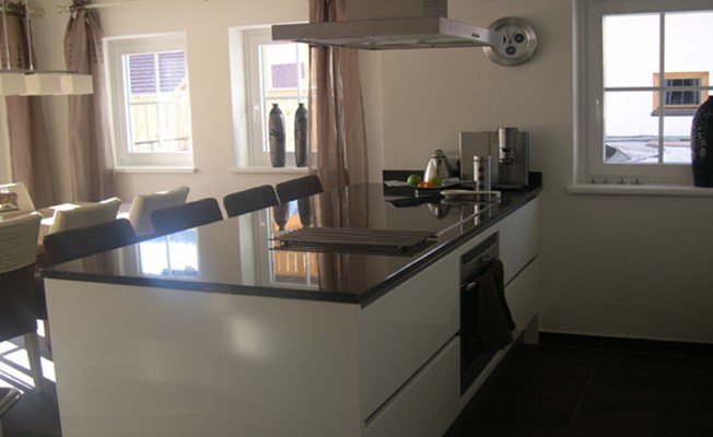 Ennovy Hacker Systemat AV 4030 in oud wit hoogglans Keuken Schiereiland Met Bar : Ennovy Hacker Systemat AV 4030 in oud wit hoogglans
