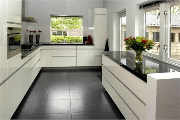 Ennovy witte hoogglans keuken uit de showroom en geplaatst bij de Witte Keuken Met Zwart Werkblad : Ennovy witte hoogglans keuken uit de showroom en geplaatst bij de